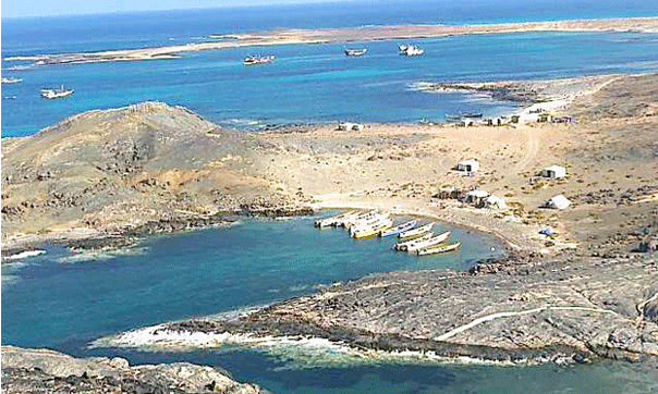 الإمارات تبدأ إجلاء سكان أهم الجزر اليمنية لتشييد قاعدة عسكرية