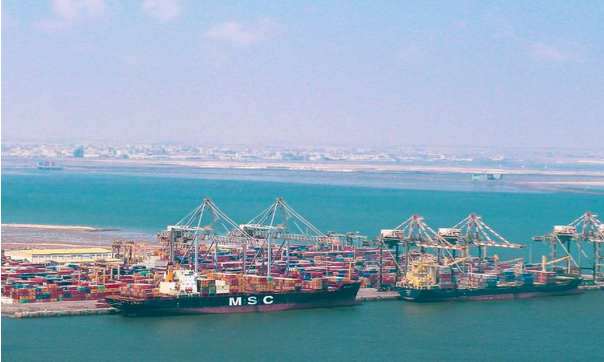 انسحاب ثلاث سفن من ميناء عدن والتحاقها بميناء الحديدة