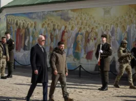 زيارة بايدن لـ "كييف".. بايدن يتعهد بحزمة مساعدات وعقوبات وزيلينسكي: إشارة قوية لدعم أوكرانيا ومطالبات الإستعداد لهجوم محتمل