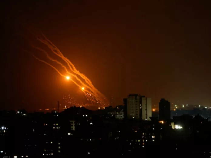كيان العدو الإسرائيلي يقصف مواقع المقاومة تحت الأرض وصافرات الإنذار تدوي على تخوم غزة