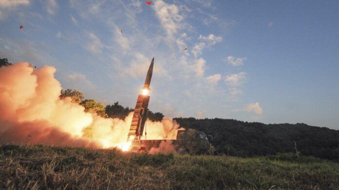 كوريا الشمالية تعلن إطلاق صاروخين باليستيين