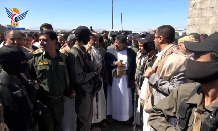 الحوثي ينهي نزاع قبلي راح ضحيته 21 شخص واطلق بموجبه 23 سجين بعمران