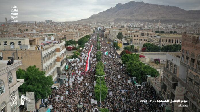 بالصور.. مسيرة كبرى في العاصمة صنعاء بمناسبة اليوم الوطني للصمود