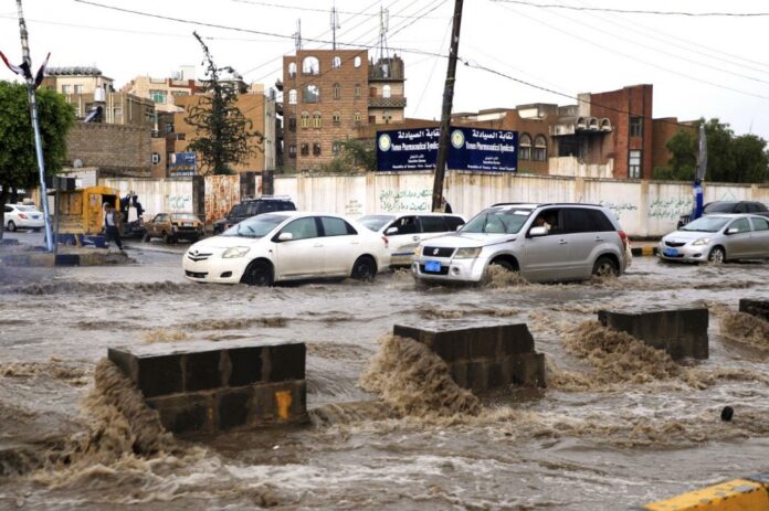 أمطار رعدية متفاوتة الشدة على عدة محافظات