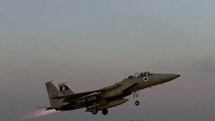 كيان العدو الإسرائيلي يسقط طائرة اخترقت الأجواء المحتلة ويزعم انها إيرانية