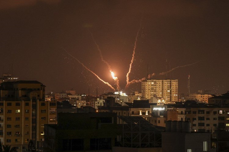 مفاوضات التطمين بالوسيط المصري لغدر يهودي بسلاح أمريكي مُدمر وليرتقي قادة الجهاد الإسلامي شهداء مع الزوجات والأطفال واستمرار مسلسل الثور الأبيض سيؤدي الى اغتيال قيادات محور المقاومة