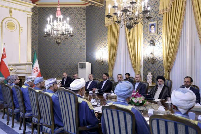 سلطان عمان يزور إيران ورئيسي يشيد بدور السلطنة الهادف لاستيفاء حقوق الشعبين اليمني والفلسطيني