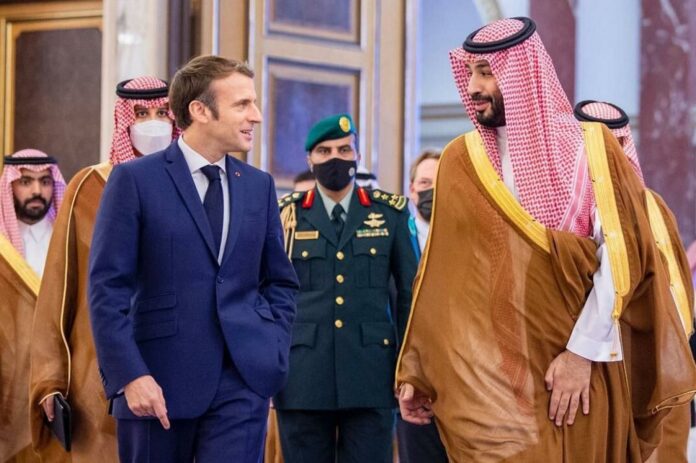 موقع أجنبي: محمد بن سلمان في باريس، ثمن التسويات؟