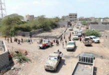 قوات طارق تقتحم سنترال المخا وتقطع الاتصالات عن أبناء المدينة وقتلى وجرحى اثر اشتباكات عنيفة في الخوخة قوات طارق تقتحم سنترال المخا وتقطع الاتصالات عن أبناء المدينة وقتلى وجرحى اثر اشتباكات عنيفة في الخوخة