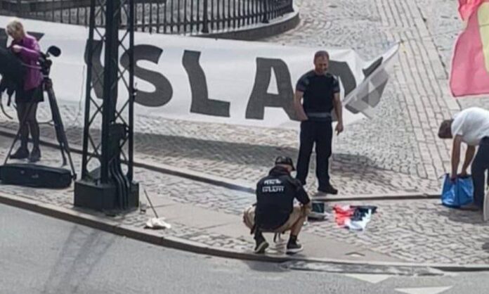بعد السويد.. متطرفون في الدنمارك يحرقون نسخة من القرآن أمام سفارة العراق في كوبنهاغن