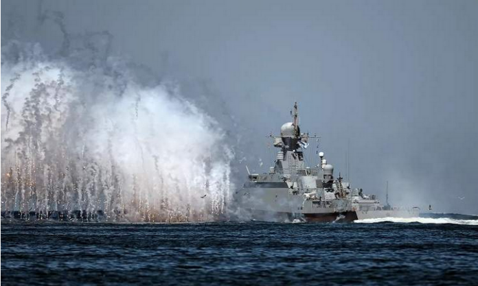 الدفاع الروسية تعلن عزمها استهداف جميع السفن المبحرة في البحر الأسود إلى الموانئ الأوكرانية