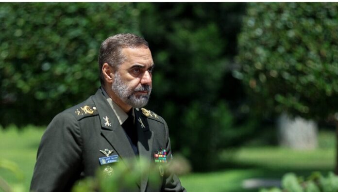ردا على نشر مدمرات أمريكية.. وزير الدفاع الايراني: ايران قوية لا يمكن لأحد تهديدها