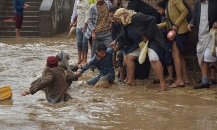 أمطار غزيرة على العاصمة صنعاء هذه اللحظات وفي 18 محافظة وتحذيرات من اضطراب البحر