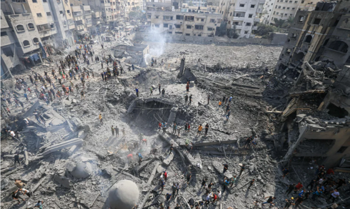 بعد نشر مشاهد الدمار في غزة.. صحيفة عبرية: لقد تورطنا في كمين إنساني