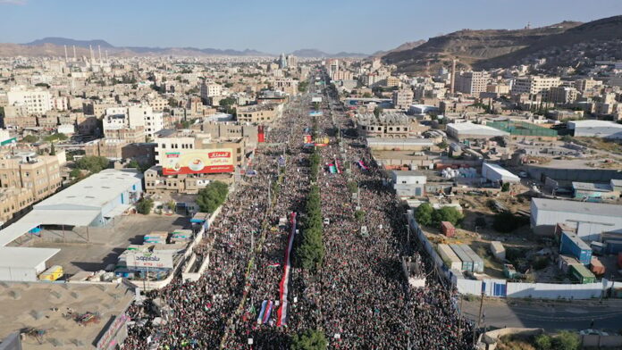 الحوثي يدعو الشعب اليمني والشعوب العربية للخروج المليوني غدا ولمقاطعة البضائع الأمريكية والإسرائيلية نصرة لغزة