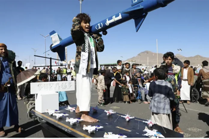 صحيفة روسية: اليمنيون يحبطون الدكتاتورية العسكرية الأمريكية البريطانية في الجنوب العالمي