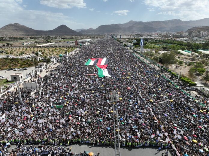 تحت شعار (رمضان اليمن.. طوفان ينتصر لغزة).. مسيرات مليونية في صنعاء والمحافظات إسنادا للشعب الفلسطيني