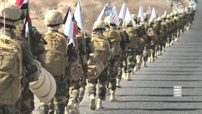تضامنا مع غزة.. أكثر من 6 آلاف جندي ينفذون مسير عسكري من عمران حتى الجوف