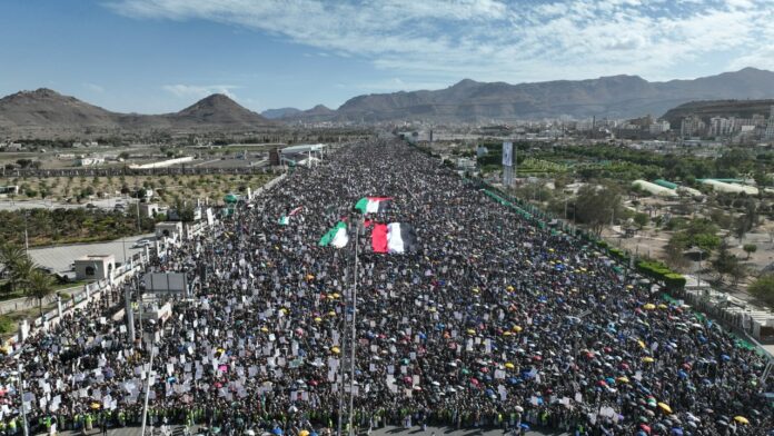 السيد الحوثي يدعو اليمنيين للخروج الواسع غدا الجمعة لتوجيه رسائل تحذيرية من أي تصعيد في غزة