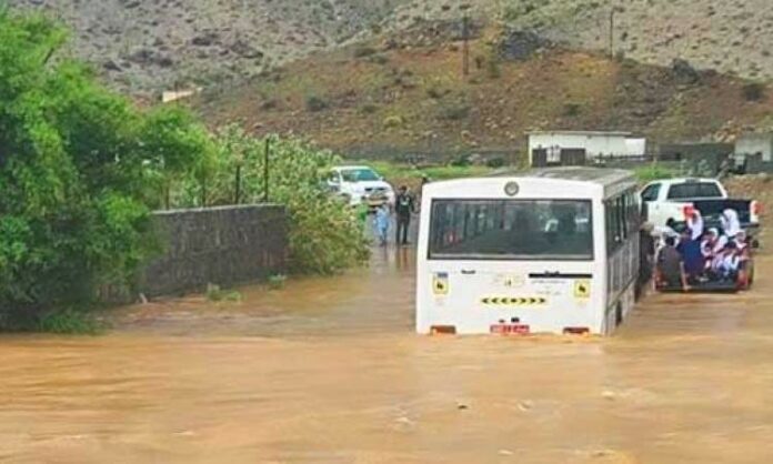ارتفاع حصيلة ضحايا السيول في عمان إلى 19 قتيلاً وأربعة مفقودين