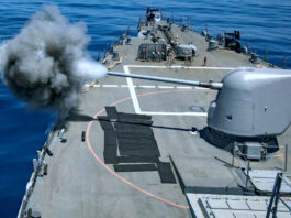 قائد سفينة "يو إس إس كارني" (DDG-64) يكشف عن عدد كبير لاشتباكات المدمرة مع صواريخ اليمن وصعوبة التعامل معها