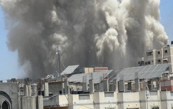 عدوان همجي على النصيرات.. الاحتلال يكثف مجازره مخلفاً عشرات الشهداء والجرحى والصحة تطلق نداء استغاثة