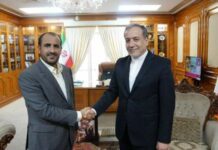 إيران تكشف ترتيبات “مفاجئة” مع اليمن تزامناً مع لقاء “عرافجي” بـ”عبد السلام” في عُمان إيران تكشف ترتيبات “مفاجئة” مع اليمن تزامناً مع لقاء "عرافجي" بـ"عبد السلام" في عُمان