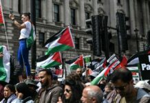 مظاهرة حاشدة في لندن دعما للقضية الفلسطينية ومطالبة بسرعة تنفيذ اتفاق وقف إطلاق النار في غزة