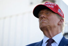 ترامب يُشعل حرب الرسوم الجمركية مع أوروبا ترامب يُشعل حرب الرسوم الجمركية مع أوروبا