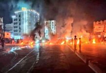 سقوط محتمل لعدن: احتجاجات غاضبة ضد الميليشيا رغم القمع بإطلاق نار في الشوارع واشتباكات دامية مع إعلان تشكيل “مقاومة وطنية جديدة” سقوط محتمل للعاصمة: احتجاجات غاضبة ضد الميليشيا رغم القمع بإطلاق نار في الشوارع واشتباكات دامية مع إعلان تشكيل "مقاومة وطنية جديدة" (تفاصيل على فَوْهة بُركان)