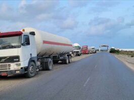 أزمة غاز خانقة في عدن بعد احتجاز عشرات المقطورات بسبب جبايات هائلة