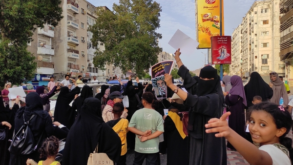 عدن على شفا الانفجار: جرعة سعرية جديدة تضرب المدينة وسط انهيار غير مسبوق للعملة