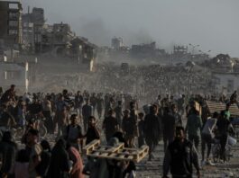 استدرجهم بالدقيق وأعدمهم بالدبابات.. المرصد الأورومتوسطي: الاحتلال يحوّل المساعدات إلى "مصائد موت" لمدنيي غزة
