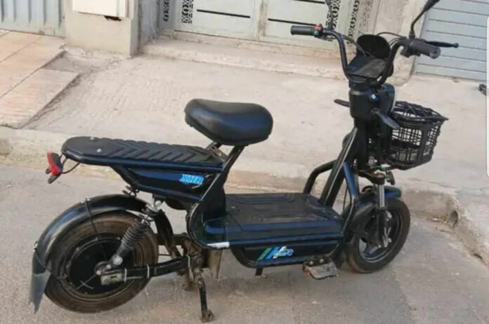 صنعاء تُنظم حركة الدراجات الكهربائية بضوابط جديدة: ترقيم للسرعات العالية ومنع من الشوارع الرئيسية