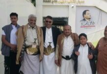 بعد نجاته من الغارات الصهيونية.. الوزير محمد قحيم يزور رفاقه الشهداء في صنعاء