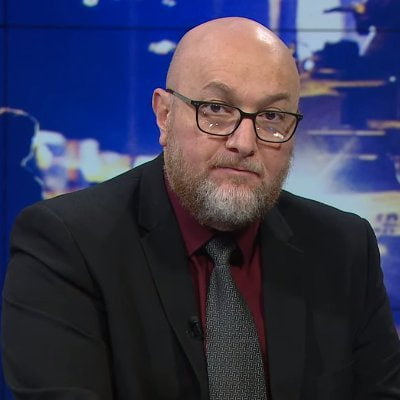 كيف أصبح الإسرائيلي يخفي هويته بينما يفتخر الفلسطيني بانتمائه؟