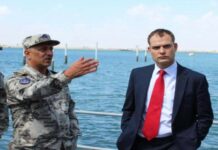 خدمة لاسرائيل.. الإمارات تتخذ “بوصاصو” غرفة لتهريب السلاح وبريطانيا تصعد بزيارة “وفد رفيع” الى عدن لإشعال البحر الأحمر