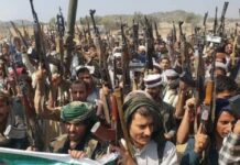 القبائل اليمنية تتوحد في “نفير مسلح” لدعم صنعاء وتحذّر التحالف: “أي تصعيد سيُقابل برد شامل”