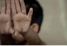 القبض على سبعة أشخاص اعتدوا بالضرب المبرّح على طفل في دمت – والشرطة تحيلهم للتحقيق