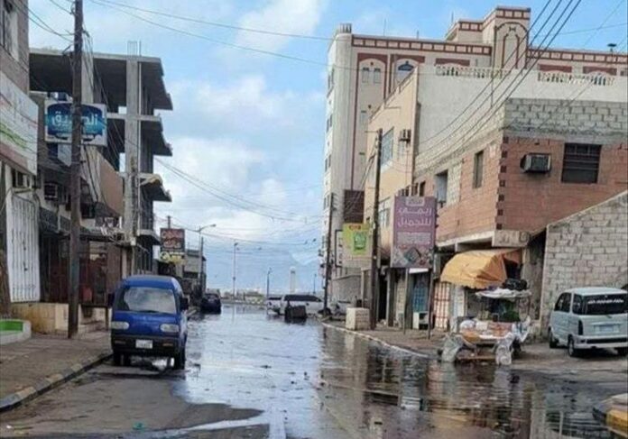 طفح-المجاري-في-مدينة-عدن طفح المجاري يحاصر عدن في رمضان.. انهيار خدمي يفضح عجز حكومة الفنادق