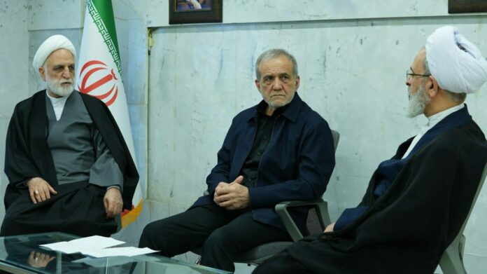 قيادة انتقالية ثلاثية في طهران: "هيئة دستورية" تتسلّم المهام بعد رحيل المرشد