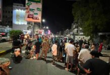 “ثورة الفرشان” تتجدد في عدن.. احتجاجات غاضبة تطالب بالكهرباء والمياه والغاز وصرف الرواتب