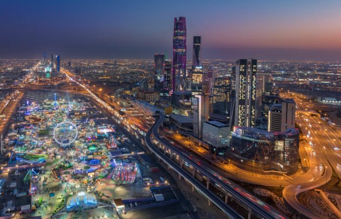 "لابريس" الكندية: ضربات صنعاء تهدد "رؤية السعودية 2030".. النفط والسياحة والاستثمارات تحت ضغط الصواريخ والمسيّرات