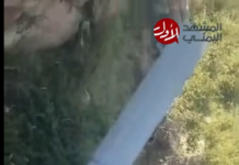 بالحجارة.. مواطن يمني يُسقط مسيّرة استطلاع سعودية في مران بصعدة (التفاصيل بالفيديو)